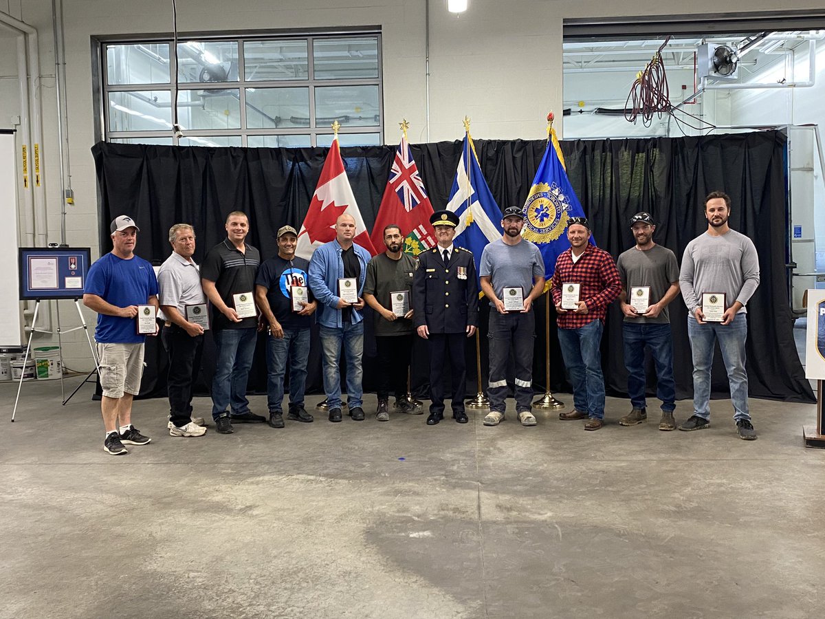 DCMPaulRaftis's tweet photo. I was honoured to recognize some amazing members of the public and @TorontoMedics staff at today's Service Awards. There is nothing more deserving of our gratitude than service to others. #ThankYou for making a difference in the lives of others. #TPSWeek https://t.co/3x5IjWp1PE