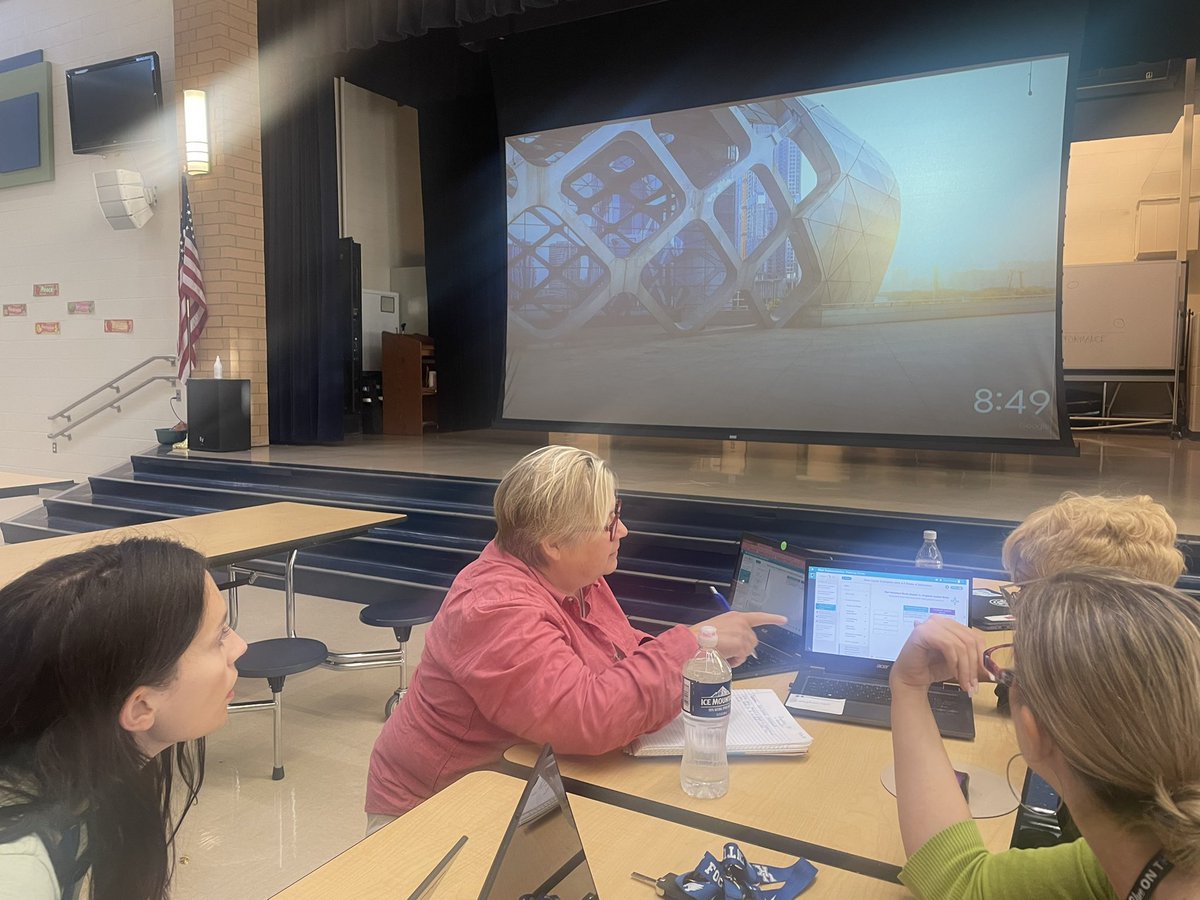BrandeeStaud's tweet photo. The teachers @Hamilton_RV are always eager to learn more about our phonics initiative!!#ReallyGreatReading https://t.co/R7zAC7HJPn