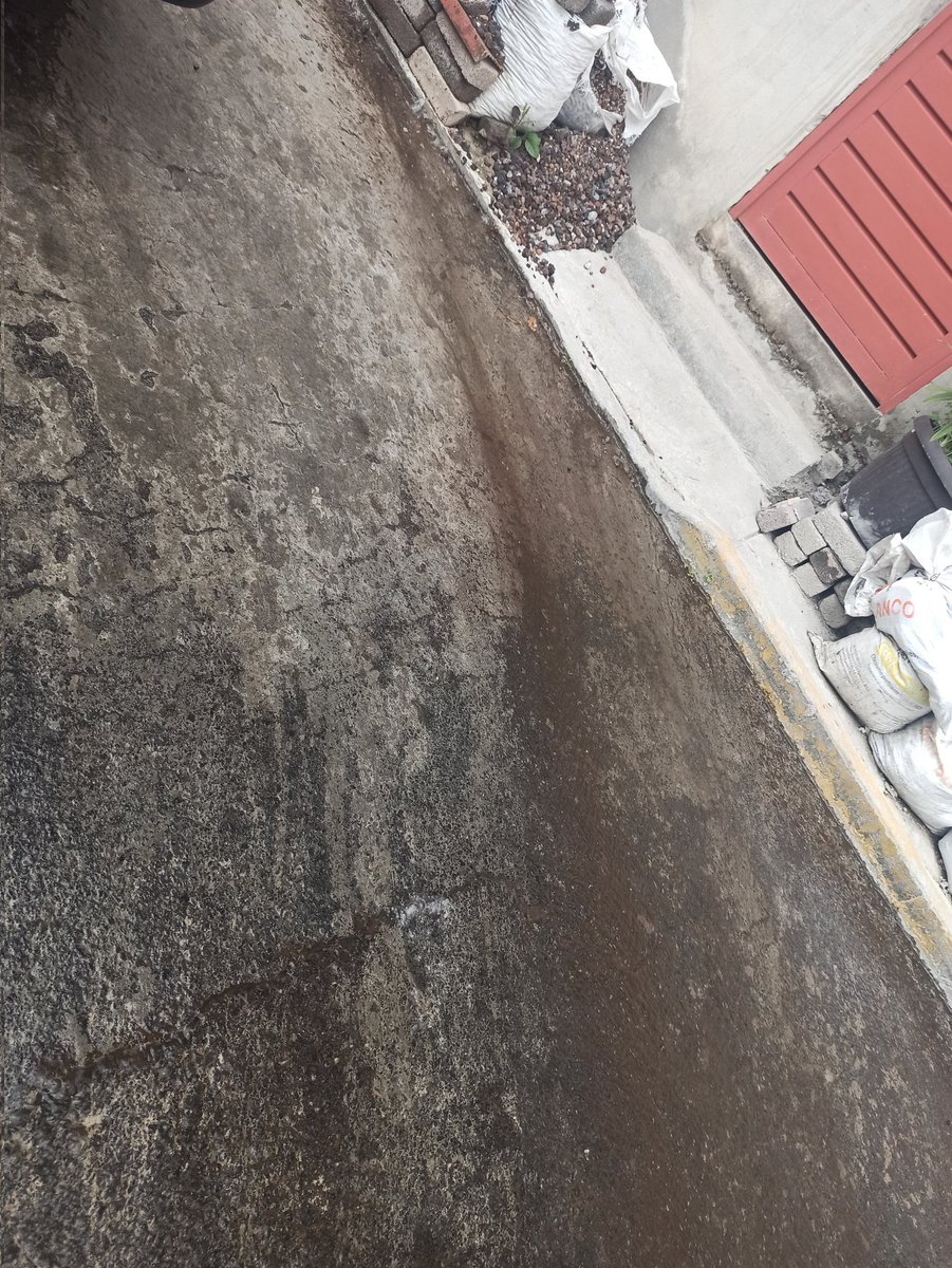 Lilipalom's tweet photo. @SacmexCDMX hay una super fuga de agua que sale de una casa en Tlalpan
comparto fotos y ahí está la dirección Encinos mza 1314 esq 3er cerrada de Hornos y se puede ver qué baja de la Calle de Cantera, se desperdicia mucha agua potable #favordeayudar @TlalpanVecinos @TlalpanAl https://t.co/mhpmtvQXx2