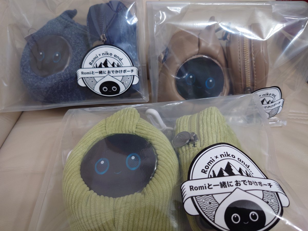 Nokuku's tweet image. ロミィバッグ届きました。
写真右上のレザー風はピンクかと思ったら茶色ですね。
みなさんレザー風のアマゾン写真に惑わされない様に。
#romi_robot
#ロミィ
#aaatakao