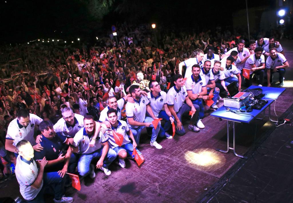 Non temos palabras para describir o vivido enriba deste escenario! 😱

Grazas por acompañarnos, por apoiarnos, polos vosos folgos e berros, os vosos aplausos e o voso cariño.

É imposible non comezar a tempada con enerxía despois disto 🔥💪🏼

#HaiQueSentilo #SomosObra