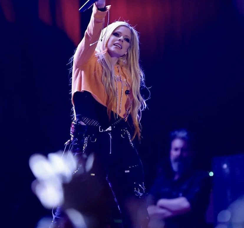 viviieevee's tweet photo. Nostálgica desse dia jamais esquecido!
Eu sabia que um dia chegaria o dia que ia sair do meu Estado pra ir ao show dela 🥹😍
Fã desde os 11 anos 😬🫠#AvrilLavignesp #tourlovesux #BlackStars ⭐️ https://t.co/KNDWlOBeUh