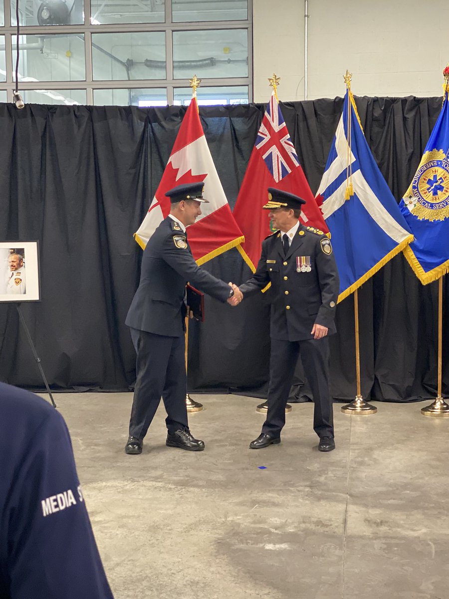 TorontoMedics's tweet photo. Many thanks to everyone that joined us today to acknowledge the outstanding work of @TorontoMedics staff and members of the public who went above and beyond in their service to others. #TPSWeek https://t.co/UNi5EBekbJ