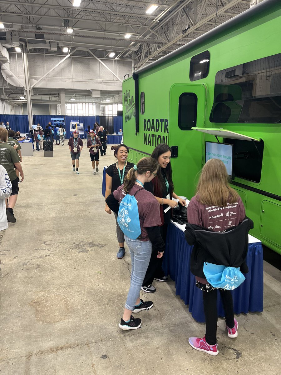 echeney2's tweet photo. Thank you to the amazing team @RoadtripNation for joining @JACentralInd’s #JAJobSparkIndy Government, Law and Public Service Cluster this year! Talents and passions can cause a spark. How are you inspired by your work? @PBS @EmployIndy #GLPSCluster https://t.co/Xir9ZQVovr