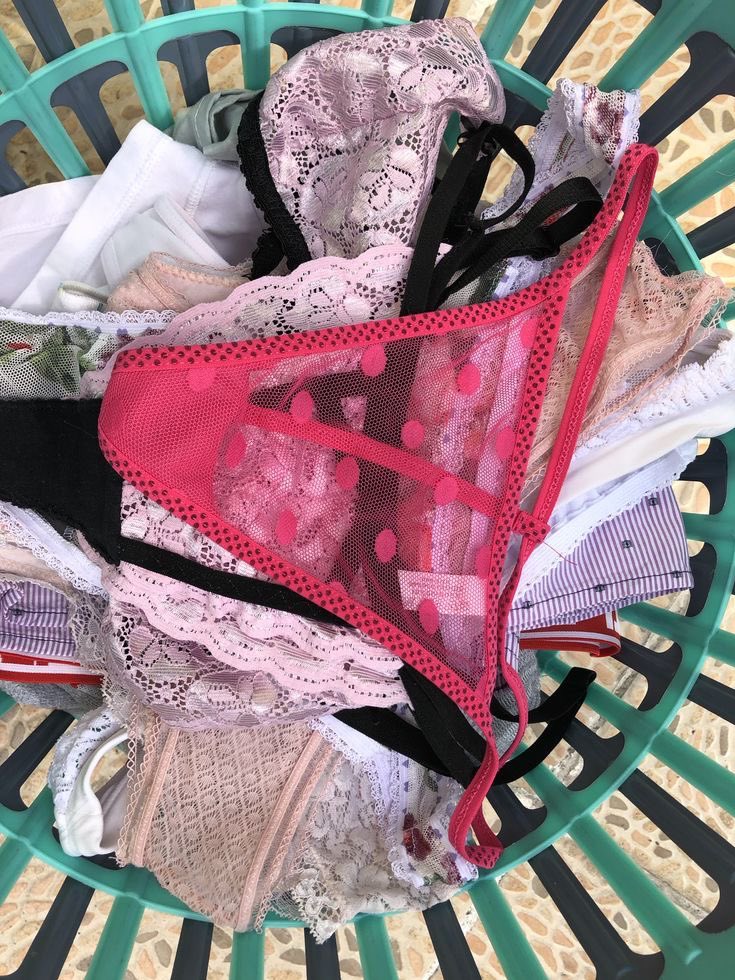 Bu gece üzerimde hangisini görmek istersin DM at 🔥👅