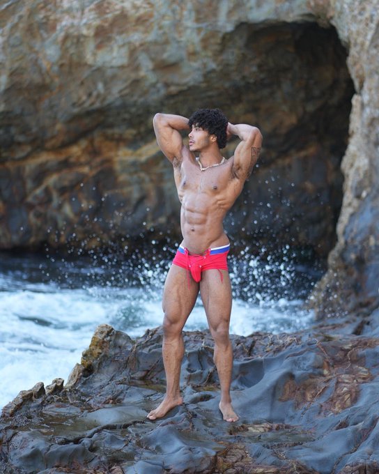 Big mad once they see me as Prince Eric🤷🏽&zwj;♂️🌊🧜🏽&zwj;♀️ https://t.co/nsuzhwoiZt