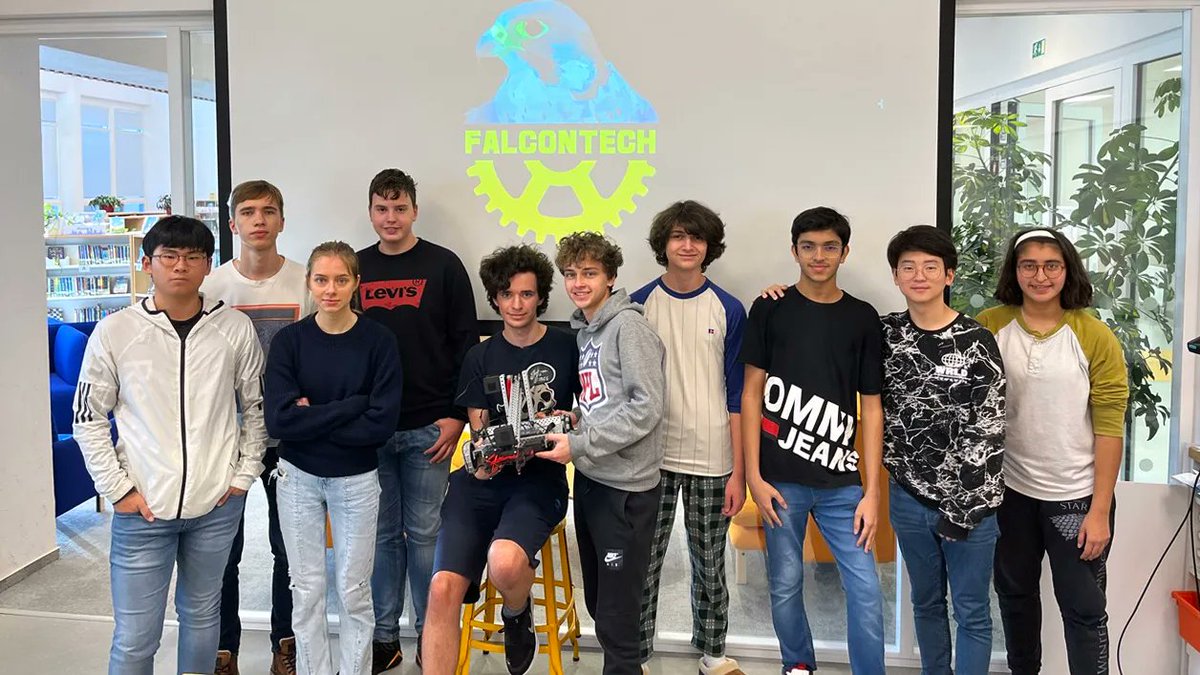 VEXRobotics's tweet image. From the International School of Prague, @IspRobotics has learned leadership skills and developed their passions for STEM through their exposure to robotics! They&apos;re committed to growing their school&apos;s STEM community and are working hard to do well this competition season! 👏