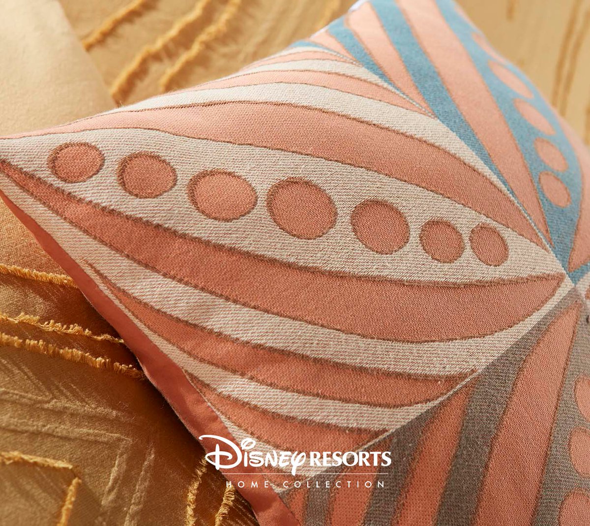 🔥⁠ ARRIVING THIS MONTH!! ⁠
⁠
The Disney Resorts Home Collection bed set and throw ⁠Island Palms are Inspired by Disney's Polynesian Village Resort. Bring home the memories This Fall. 🎆⁠
⁠
#thePolynesianresort #AnimalKingdomresort #theGrandFloridianresort