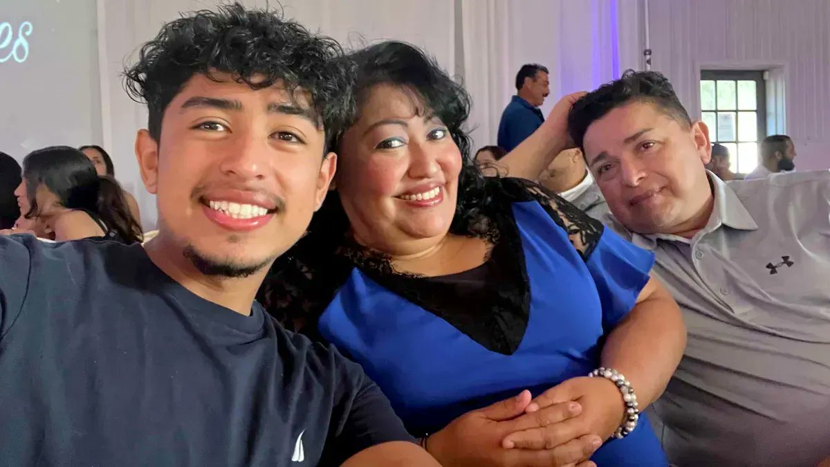AmericanU's tweet photo. Excited to share that Edwin Santos, @AU_SPA /BA ’24, MPA ’25 was named an inaugural Voyager Scholar by the @ObamaFoundation and Airbnb CEO @BChesky. The award honors students pursuing public service careers with over $60k in aid and travel stipends. https://t.co/d1n0UP71OX https://t.co/RC8JuEY8LM