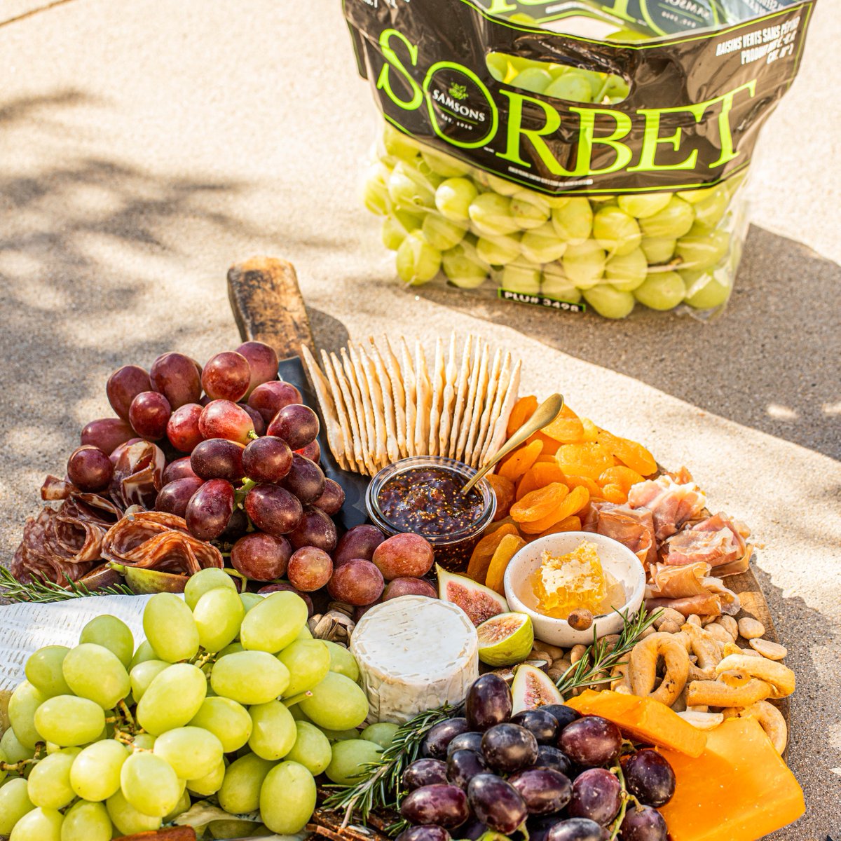 SamsonsGrapes's tweet photo. Afternoon snacks are best enjoyed with family &amp; friends 💚 https://t.co/jOZQOaP7V7