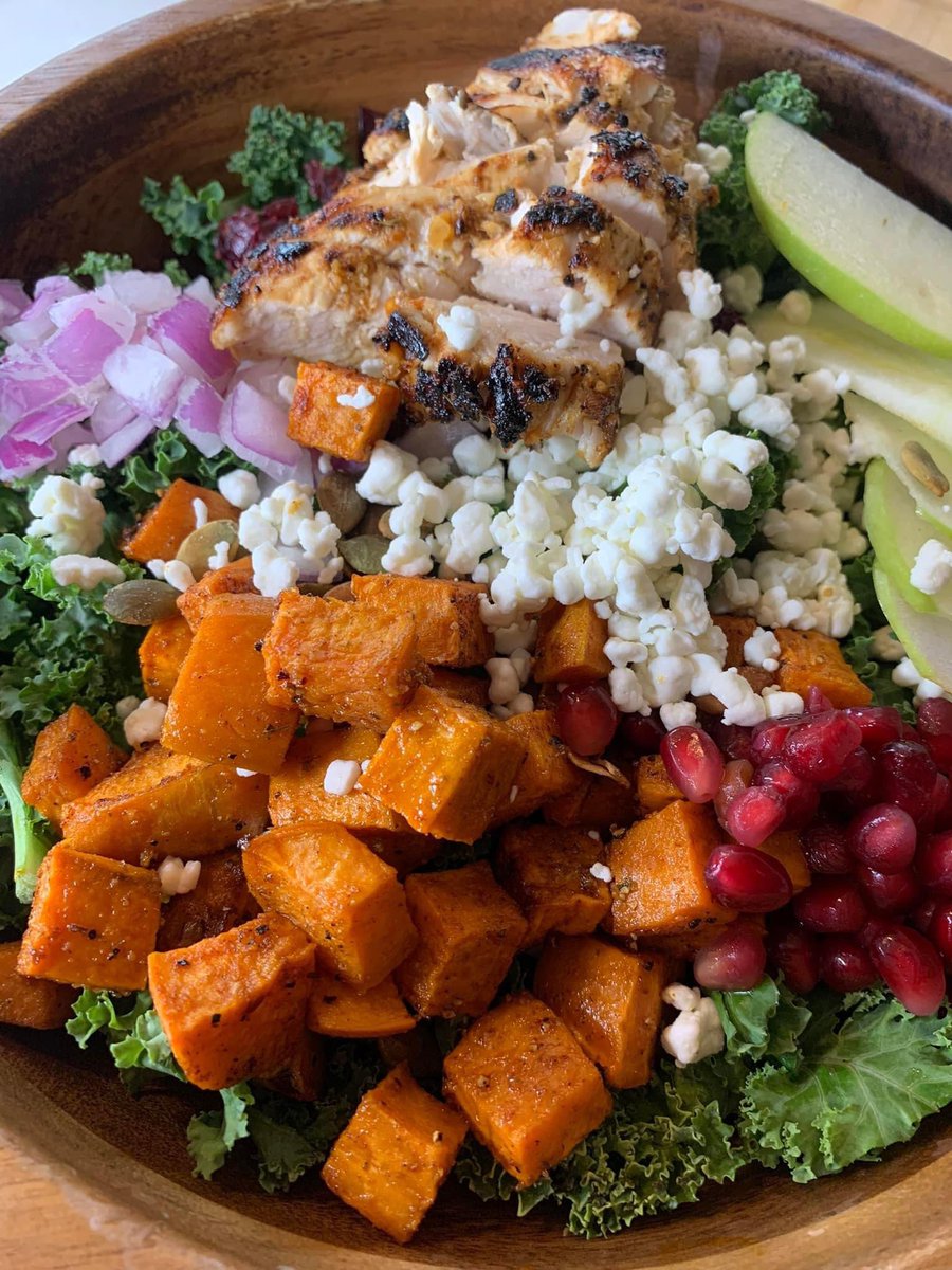 eeeahnacah's tweet photo. So, Everyone has seen my greasy, sugary, fattening but TASTY foods. I wanted to post a dish I actually eat daily! Not sure what I should call it besides a REALLY Healthy, Very Tasty Salad With A FALL Kick!   

https://t.co/pHXsQzSRzv https://t.co/ObEeqqoMTv