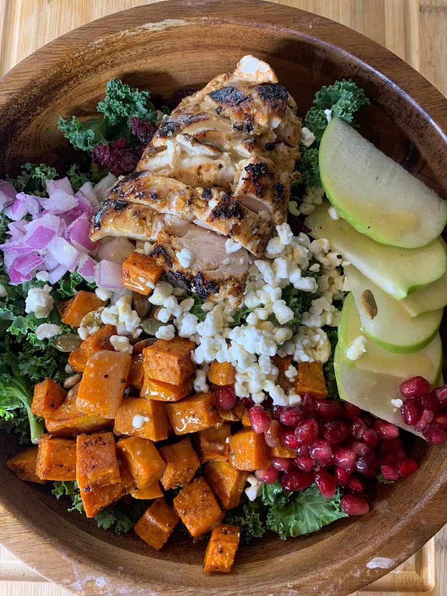 eeeahnacah's tweet photo. So, Everyone has seen my greasy, sugary, fattening but TASTY foods. I wanted to post a dish I actually eat daily! Not sure what I should call it besides a REALLY Healthy, Very Tasty Salad With A FALL Kick!   

https://t.co/pHXsQzSRzv https://t.co/ObEeqqoMTv