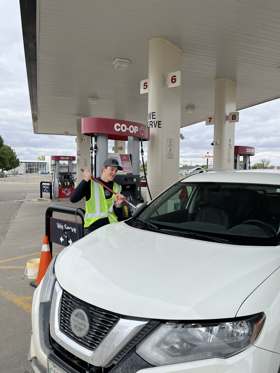 We have 9 players across all 3 Brandon Co-op locations helping for <a href="/HeritageCoopLtd/">HeritageCoopLtd</a> for Fuel Good Day! 

Helping pump gas and wash windshields until 5pm!
