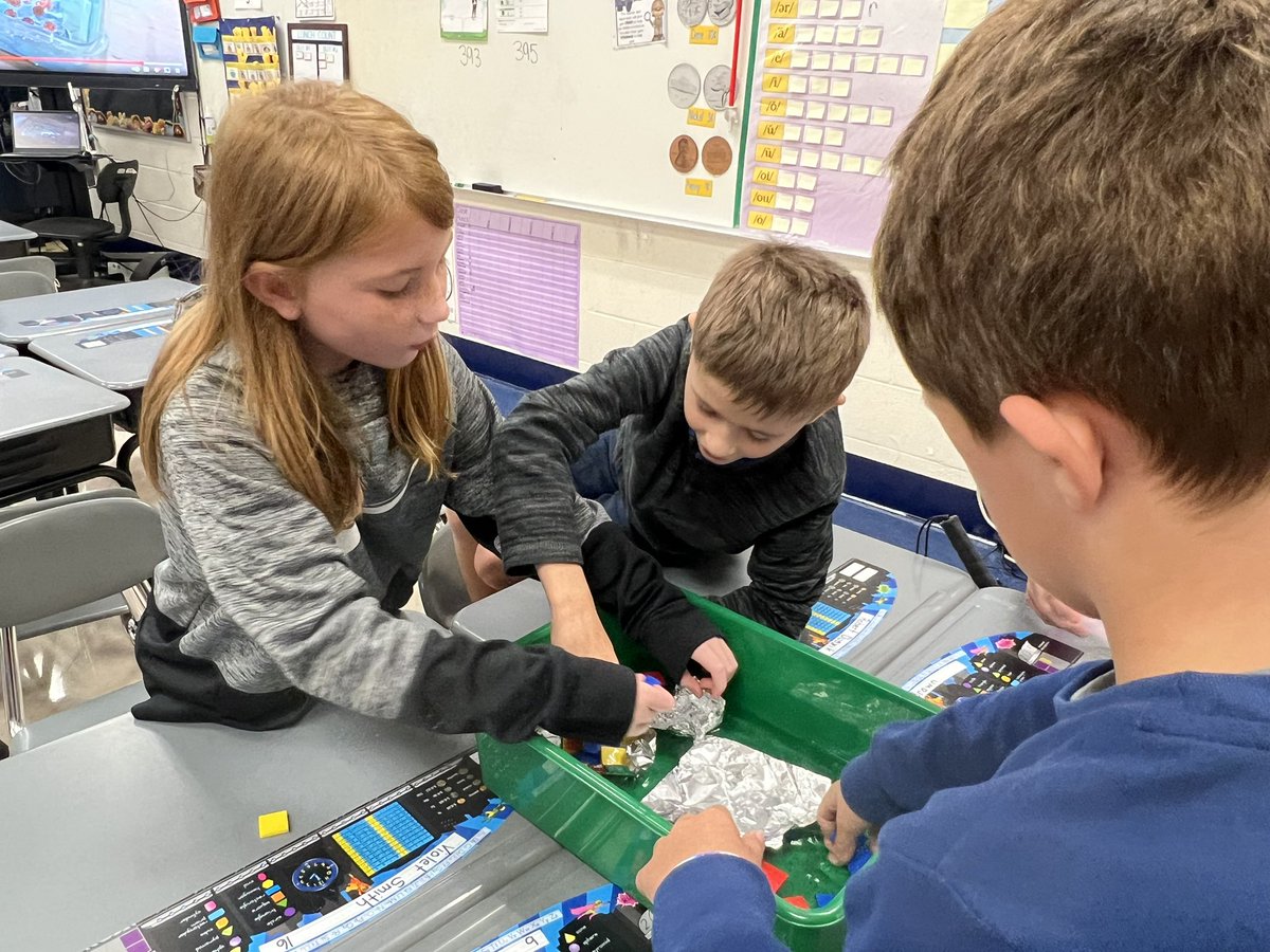 KiserClass's tweet image. Collaboration and communication were key today. Learners designed tin foil boats that could hold as much cargo as possible. They tested their designs multiple times and made modifications. #LearnByDoing #GotScience #stem #MakeTimeForScience