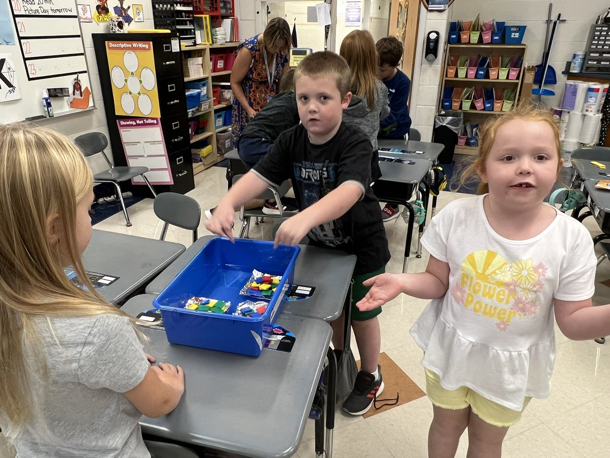 KiserClass's tweet image. Collaboration and communication were key today. Learners designed tin foil boats that could hold as much cargo as possible. They tested their designs multiple times and made modifications. #LearnByDoing #GotScience #stem #MakeTimeForScience