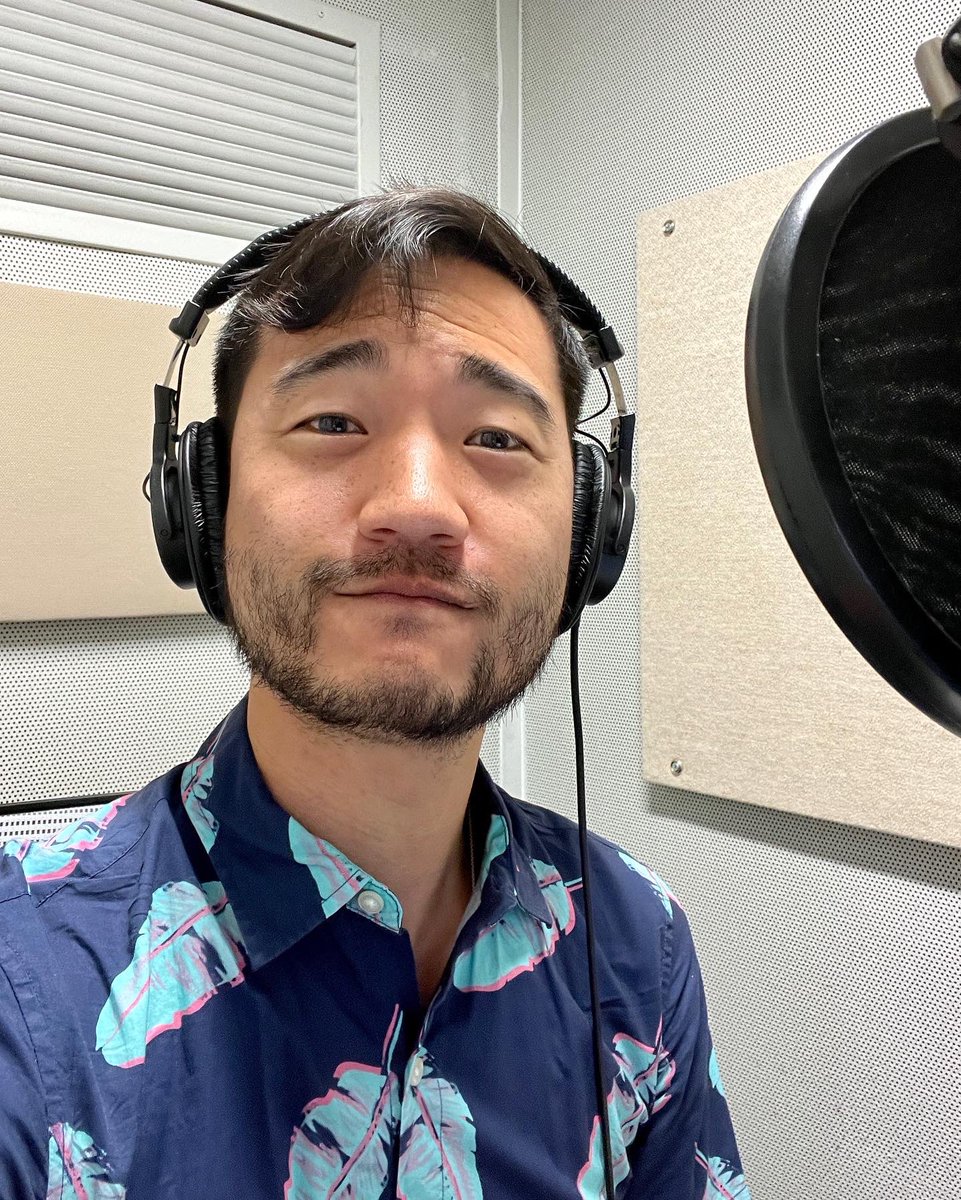 DanielKIsaac's tweet image. My friend Andy Mientus wrote a(nother) book &amp;amp; it’s out today!
I had the honor of being an early reader AND an audiobook narrator for this queer, witchy, thrilling novel!

Give it a 📖 and/or 🎧!

FRATERNITY
by #AndyMientus
narrated by Andy &amp;amp; #KyleBeltran &amp;amp; 👋🏽

#FraternityBook