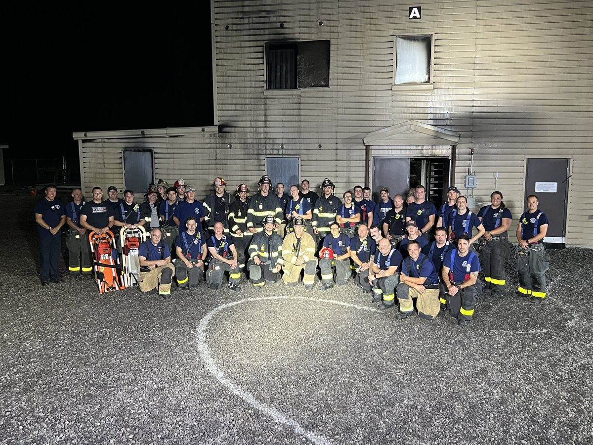 Rmik2016's tweet photo. Great night of RIC training with the 3rd battalion. We also continue to support and honor a legend…#LJstrong https://t.co/VMZOTUWk1X