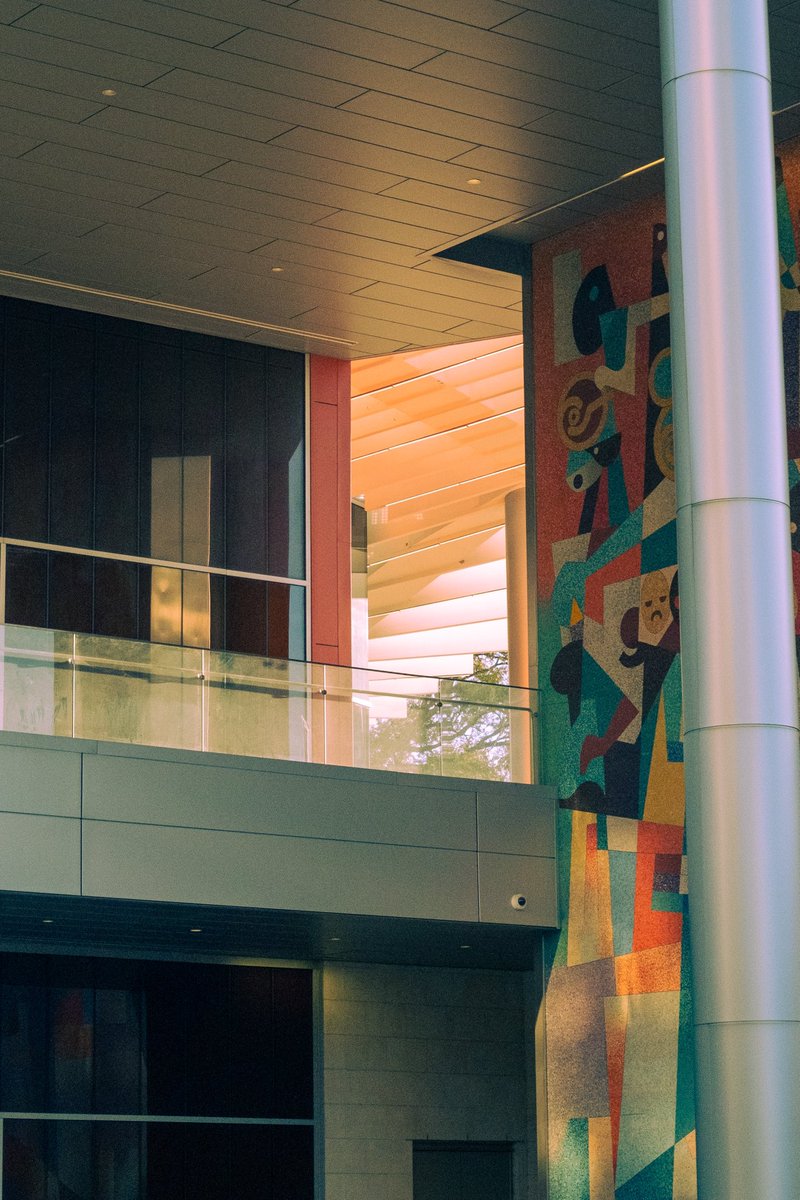 I have a light box tweet media