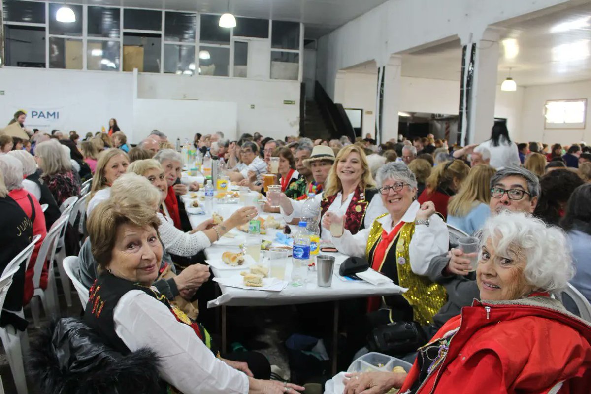 andres_merani's tweet photo. Día del jubilado y de la jubilada en Junín 🥳
Celebramos junto a afiliadas, afiliados y trabajadores de PAMI en un encuentro a puro baile y risas en el Club Moreno.
Compartir y disfrutar también es salud. ¡Gracias por esta gran jornada!
#PAMIpresente 🇦🇷 https://t.co/1oFRkVcK7J