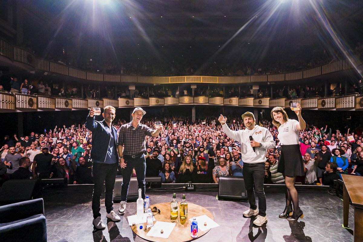 Philly, you were incredible. Thank you. We love you. Go fuck yourselves. -The Always Sunny Podcast ☀️🎧 #thesunnypodcast #live #themetphilly #robmcelhenney #charlieday #glennhowerton @RMcElhenney @GlennHowerton @meganganz