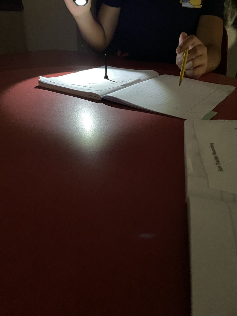 kristin_oaks's tweet image. Creating our own sun…since we live in Syracuse #drweeks #5thgrade #earthandsun