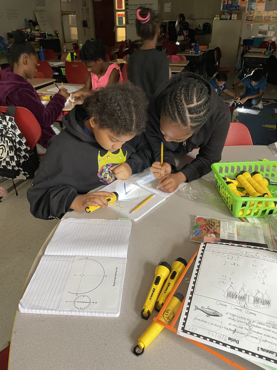 kristin_oaks's tweet image. Creating our own sun…since we live in Syracuse #drweeks #5thgrade #earthandsun