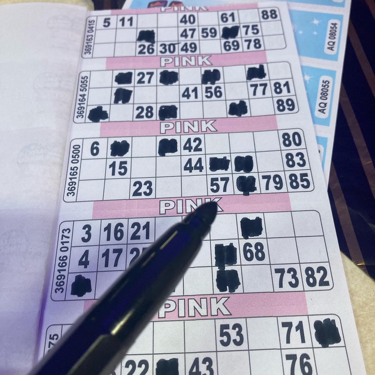 Rhuanedd's tweet photo. Noson wych yn Nhonypandy yn chwarae bingo. 

Great bingo calling from @wynneevans as we launched “Full House” in Tonypandy.

Wonderful community, great stories, laughter, tears, singing and the amazing people of the Rhondda.

Full House, BBC 1 Wales, Friday, 8.50pm #bbcfullhouse https://t.co/yqJeLkCO31