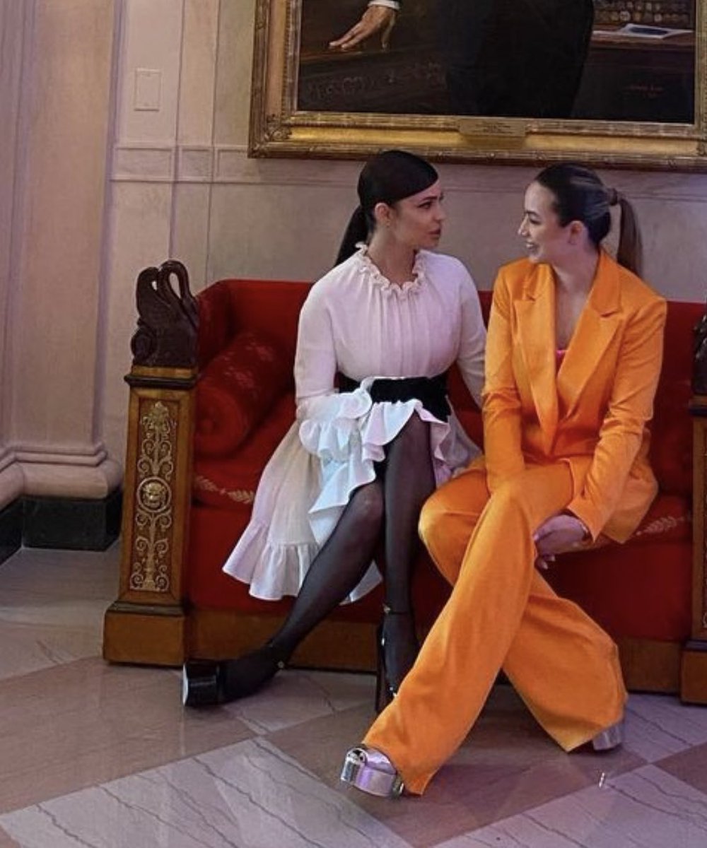 _salazarrrrr's tweet image. HER THING !!! @sofiacarson