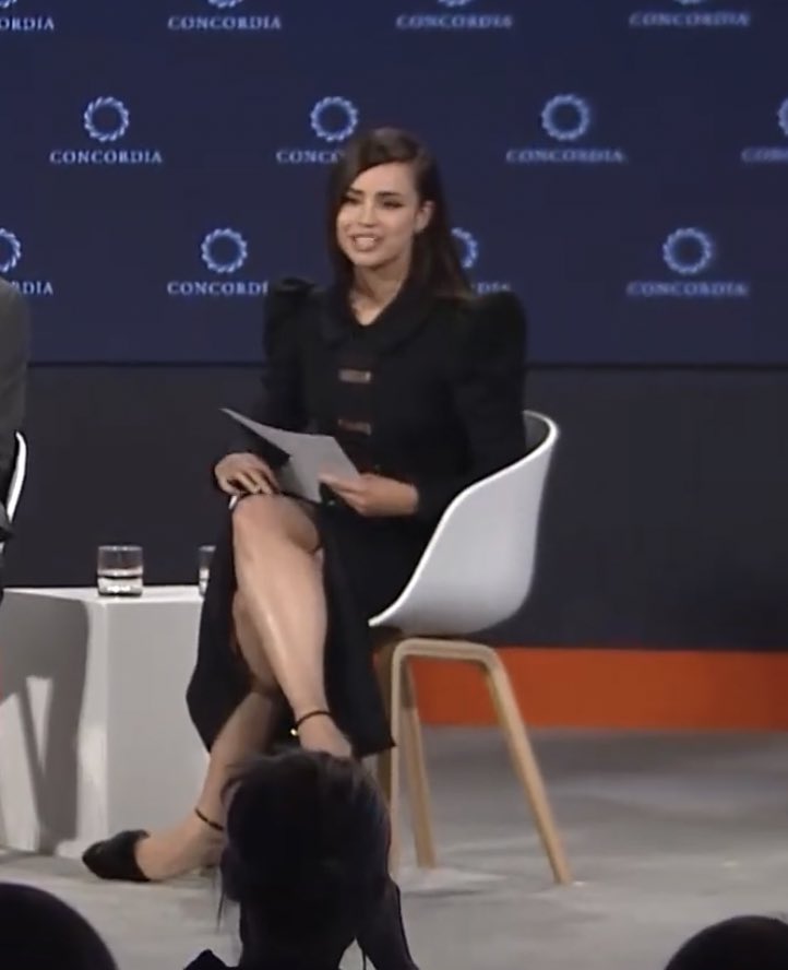 _salazarrrrr's tweet image. HER THING !!! @sofiacarson