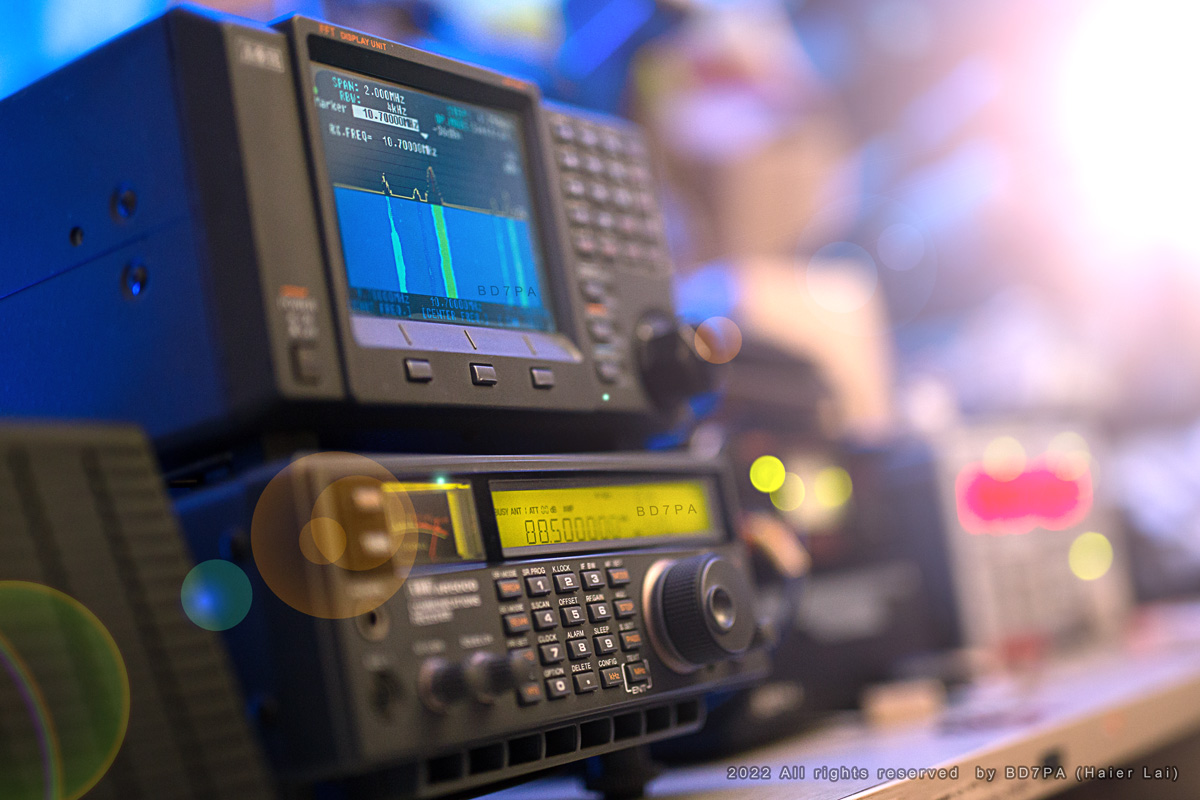 bd7pa's tweet photo. 88.5MHz / WFM  Music &amp; my radio receiver .  #ham #hamradio #amateur #aor #ar5000 #spectrum https://t.co/kKM3c9QaBx