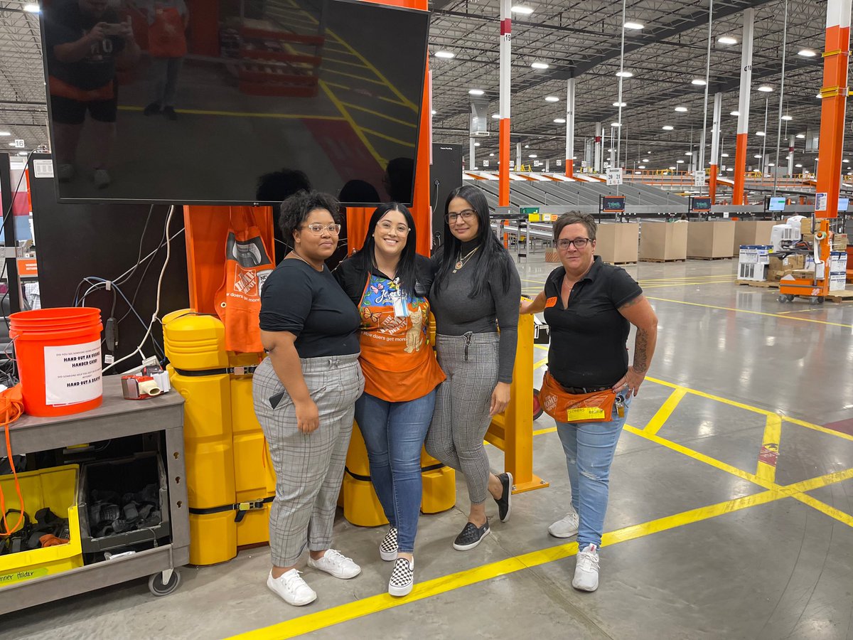 Mer_MPolanco's tweet photo. RLC 8618 ♻️ K1 Dress Like Your Leader Day 😂 https://t.co/GZPQyYkhHs