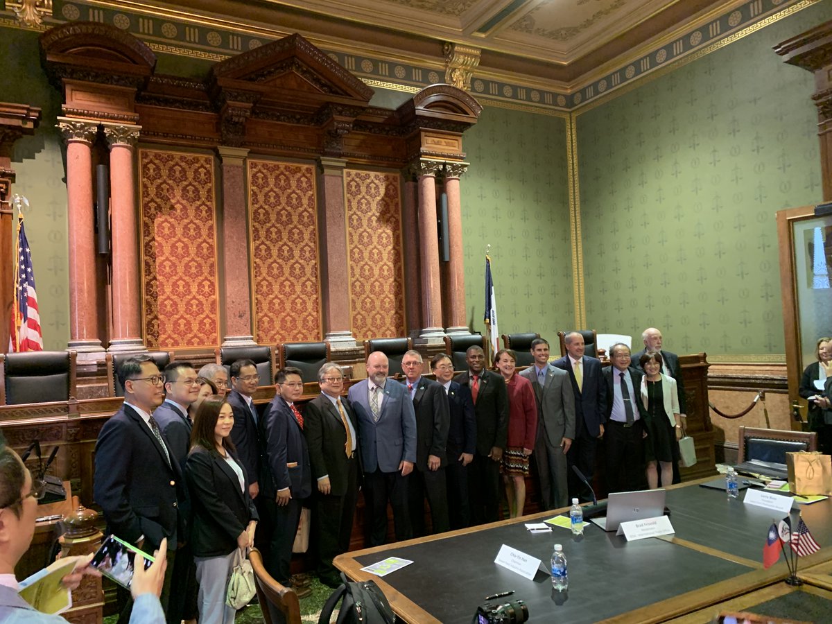 BusinessIOWA's tweet photo. Today, @IAGovernor, @IADeptAg, @IowaSoybeans, @iowa_corn, and the Iowa Economic Development Authority welcomed members of the Taiwan Agricultural Goodwill Mission at the State Capitol to sign letters of intent to purchase $2.6B worth of Corn and Soybeans. https://t.co/rNXeTxudZT https://t.co/XGdZDwD5XE