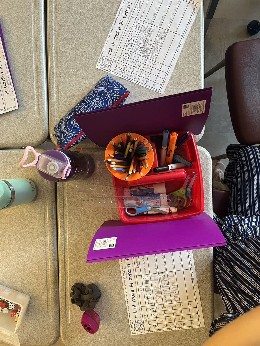 CassidyHDSB's tweet photo. After playing “Beat the teacher” to help master representing place value, Today we worked with partners as we rolled our place value @GS_Gators #hdsbsharesmath https://t.co/2XsTHfnDI6