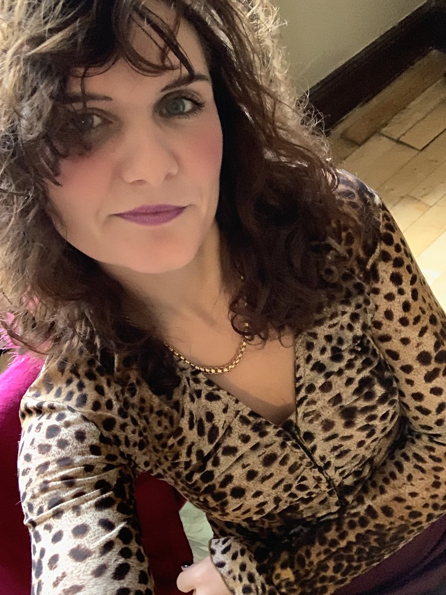 louisesburke's tweet image. Absolutely fantastic shoot today 📽#musicvideo #topproduction #matilda #dysfunctionalfamily #leopardprint #actress #filmproduction #hardwork #intenseday #filming #musicindustry #maincast #castandcrew #statelyhome