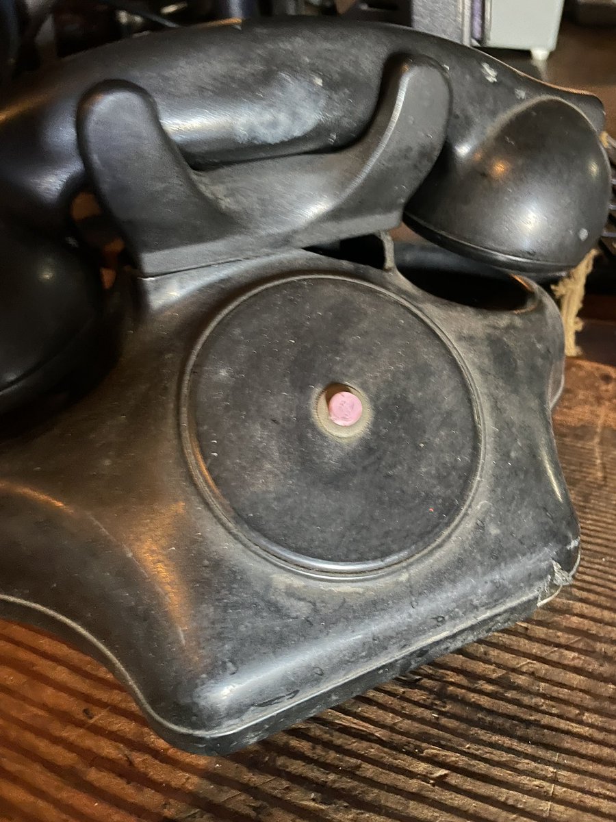 3particles's tweet photo. Pink panic button 
Please pick up

At / in Mt Wilson Observatory 
Preparing #Freq_wave for @Fulcrum_Arts festival 

https://t.co/NpGJbKjIf8 https://t.co/KspYjI79pD