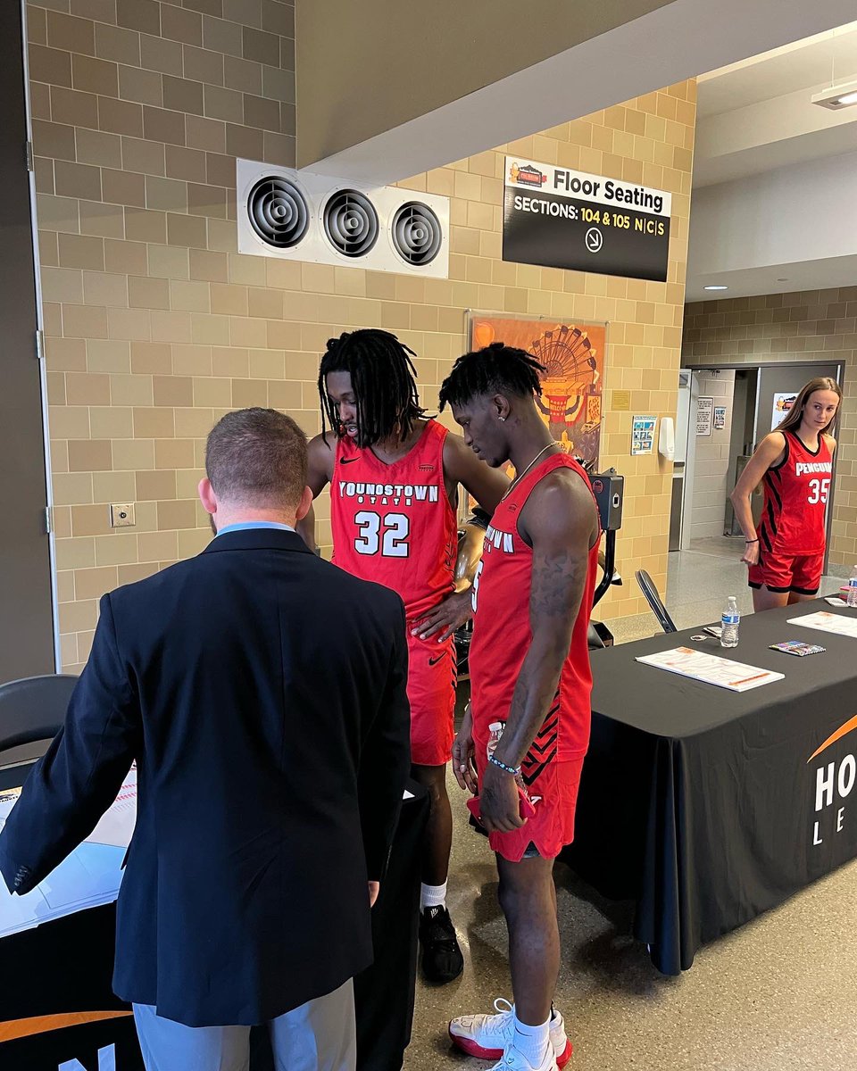 YSUMensHoops's tweet photo. Had a great time at @HorizonLeague media day the the Horizon League Celebration! #goguins https://t.co/YttLvXATJi