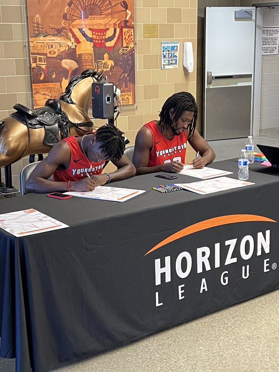 YSUMensHoops's tweet photo. Had a great time at @HorizonLeague media day the the Horizon League Celebration! #goguins https://t.co/YttLvXATJi