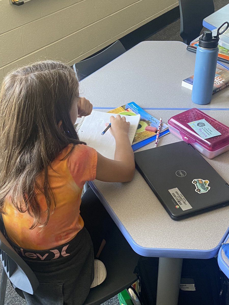 LinkLions's tweet photo. Tap in Tuesday! These fifth graders were learning how to solve division problems using the partial quotients strategy! #weare54 #linknextlevel #math https://t.co/2nRwVkdu46