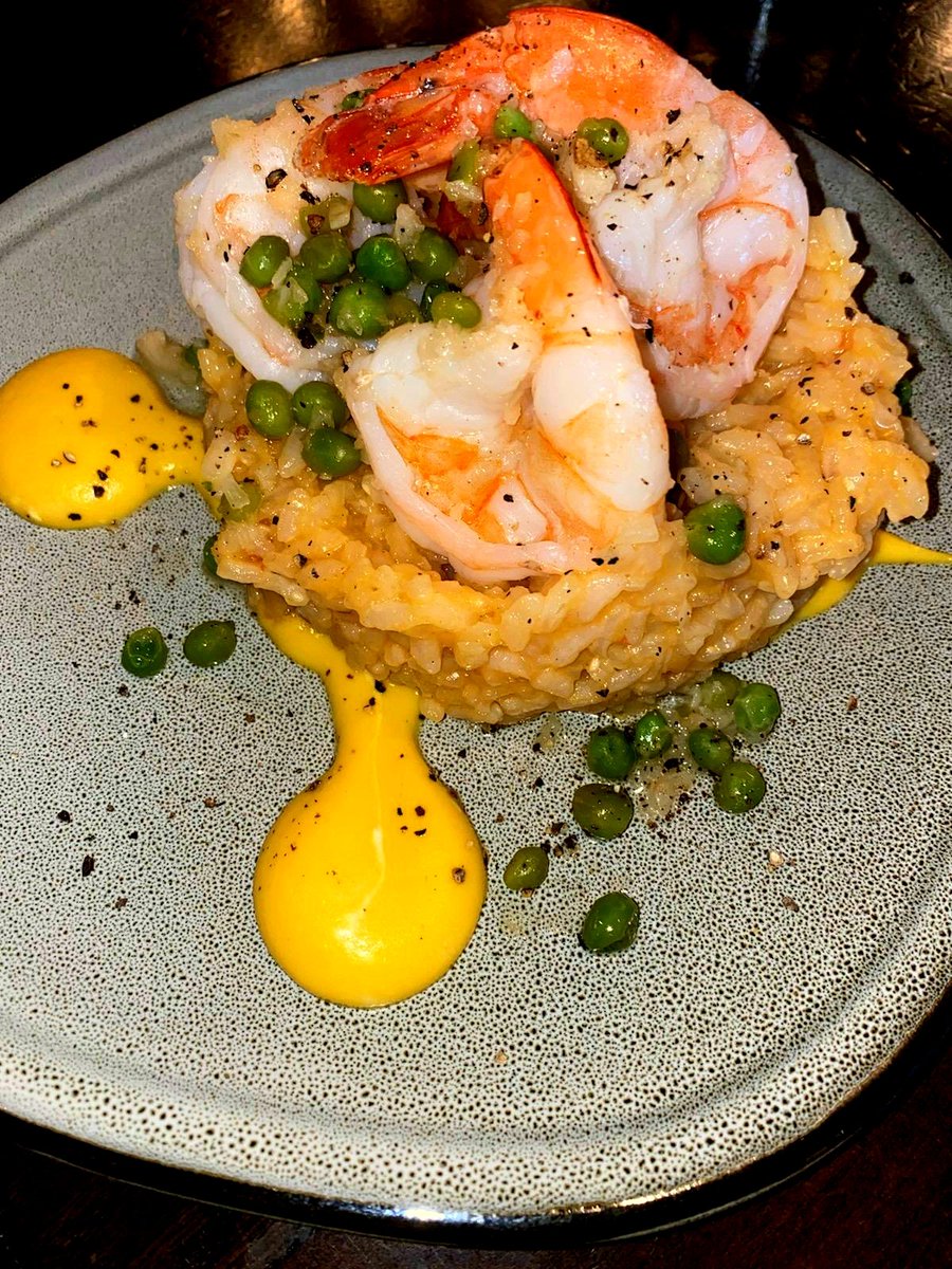 TONIGHT'S SPECIAL! Shrimp with mushroom risotto, butternut squash purée, and baby green peas 😋🥂💖
menotomygrill.com/reservations