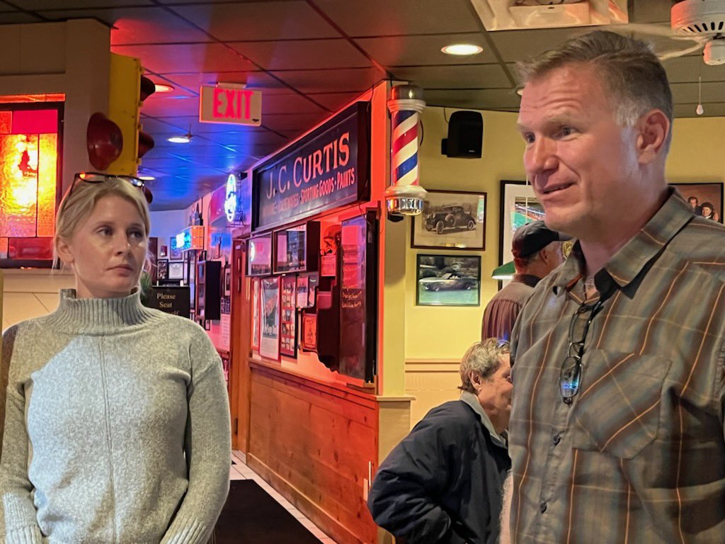 EdForMaine's tweet image. I was able to talk to some great Mainers at Pat’s pizza in Yarmouth yesterday. Thank you Deborah Delp for setting that up.

#mecongress #congress2022
#leanright #mepolitics