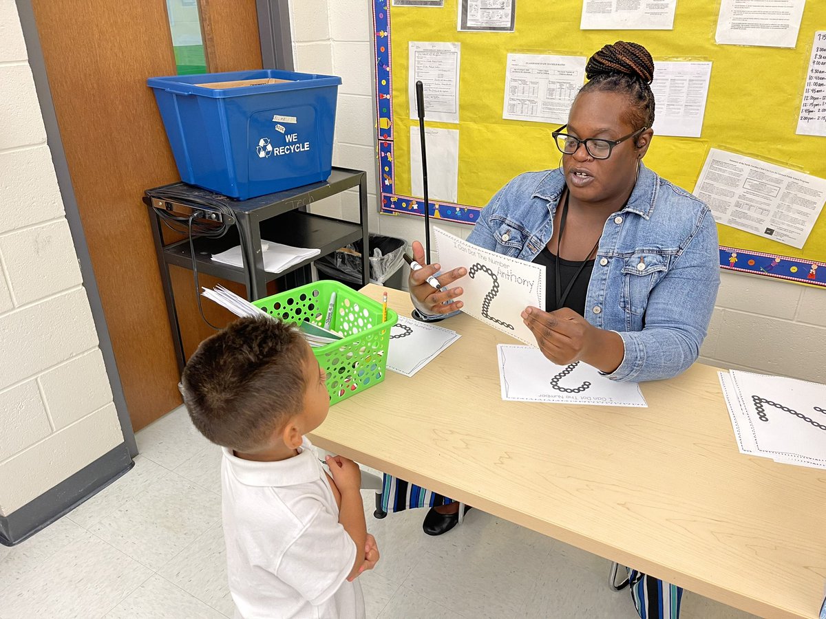 DrJoiRobinson's tweet photo. Learning begins when the doors of the school open. We are utilizing every minute of instruction to maximize learning! #Operation55 #BellToBellLearning @pmubenga @nakiahardy @drstacydstewart @juliespencer8 https://t.co/YtZsyWizMX