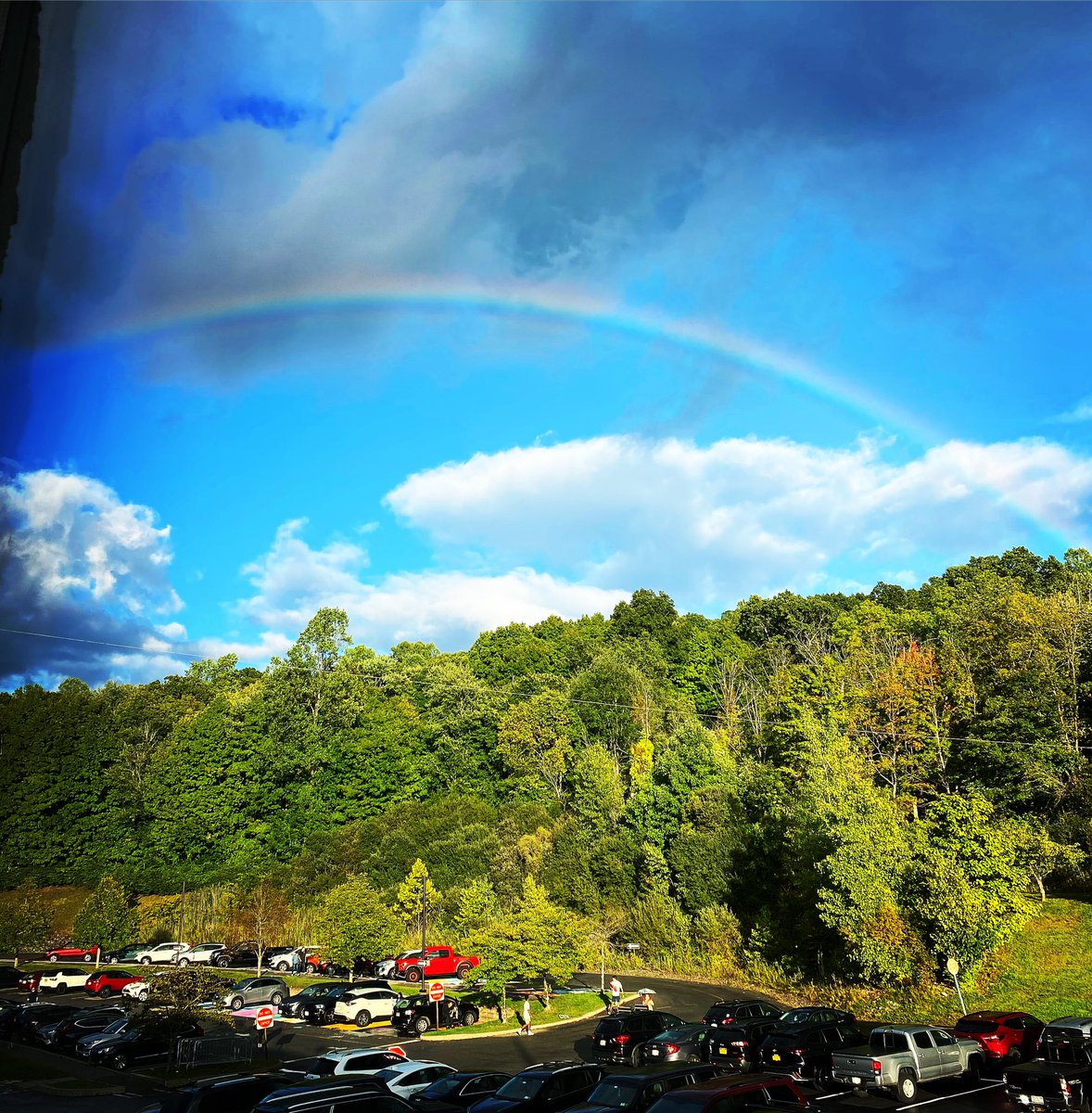 laurensoprano1's tweet photo. What a special way to welcome parents to Back-to-School Night! 🌈 (We totally planned this for you! 😉) We are lucky to work with you and your awesome middle schoolers this year! #pvmsPRIDE @PutnamValleyCSD https://t.co/vZmMKXWp4T