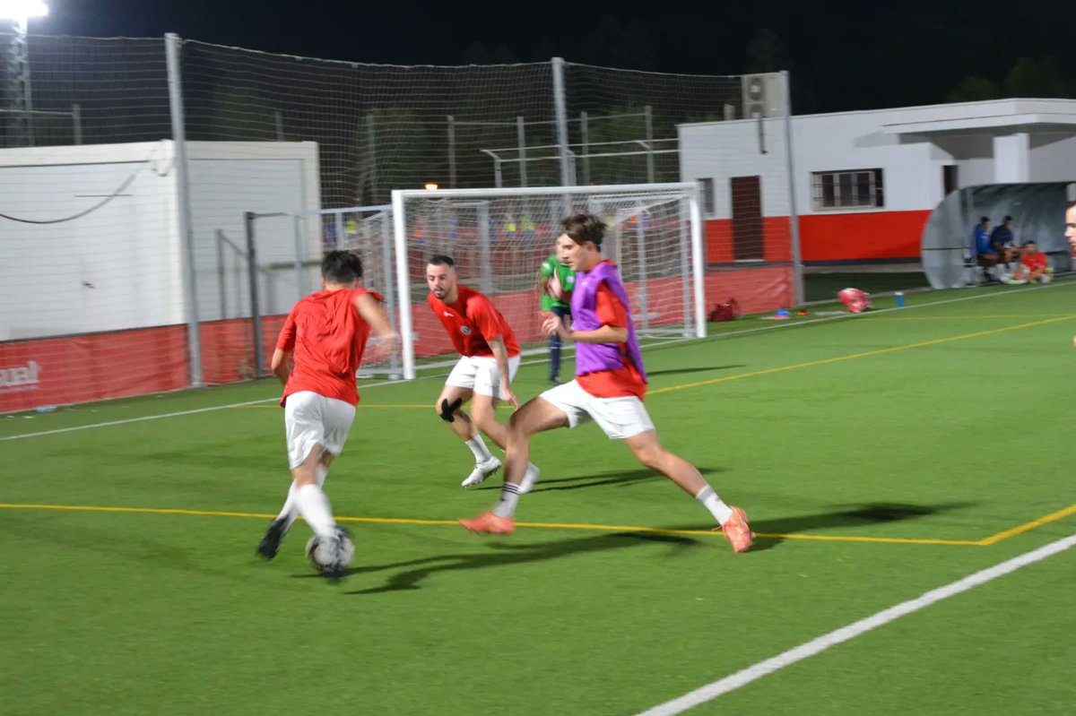 cdretirosur's tweet photo. Primer entrenamiento del Senior tras la derrota de la última jornada pero con la cabeza puesta ya en la próxima prueba del domingo. ¡Seguimos! 

#ForzaRetiro #RSenior 🔵⚪ https://t.co/tGjH1sVcX2