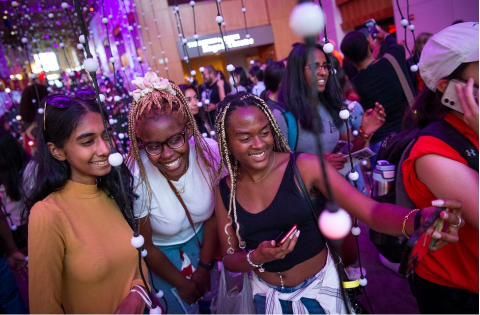 UofMaryland's tweet photo. Terps had a blast at the more than 40 free performances, art installations and creative experiences that made up @TheClariceUMD's annual #NextNOWFest, a great demonstration what #ArtsForAll looks like!
📷: Lisa Helfert and David Andrews https://t.co/kzb5Tvjmtp