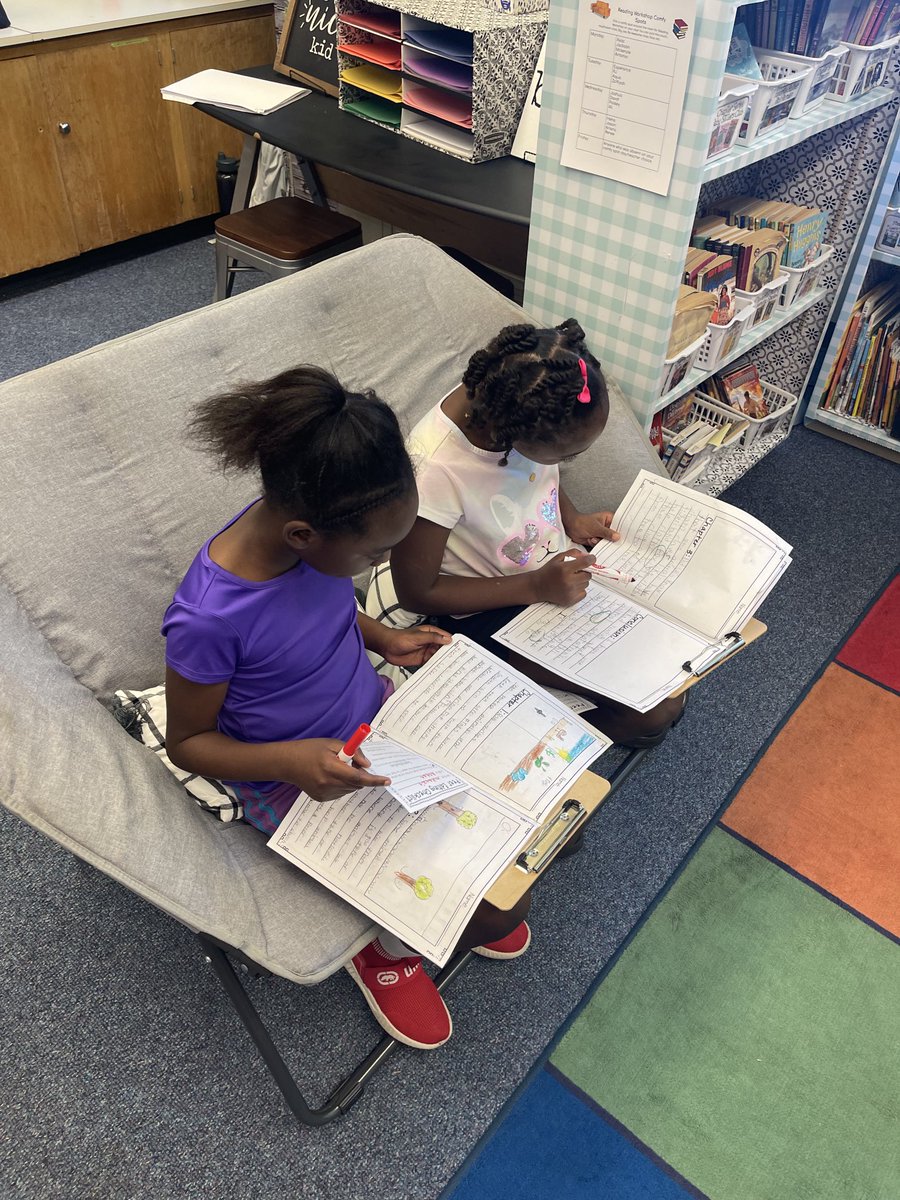 Best field trip ever followed by some peer editing when we got back! Wow! Can you say awesome day of learning?! I can! Love these amazing third graders 💙 ⁦<a href="/WestBlvdElem/">West Boulevard Elem</a>⁩ #wBeYourBest