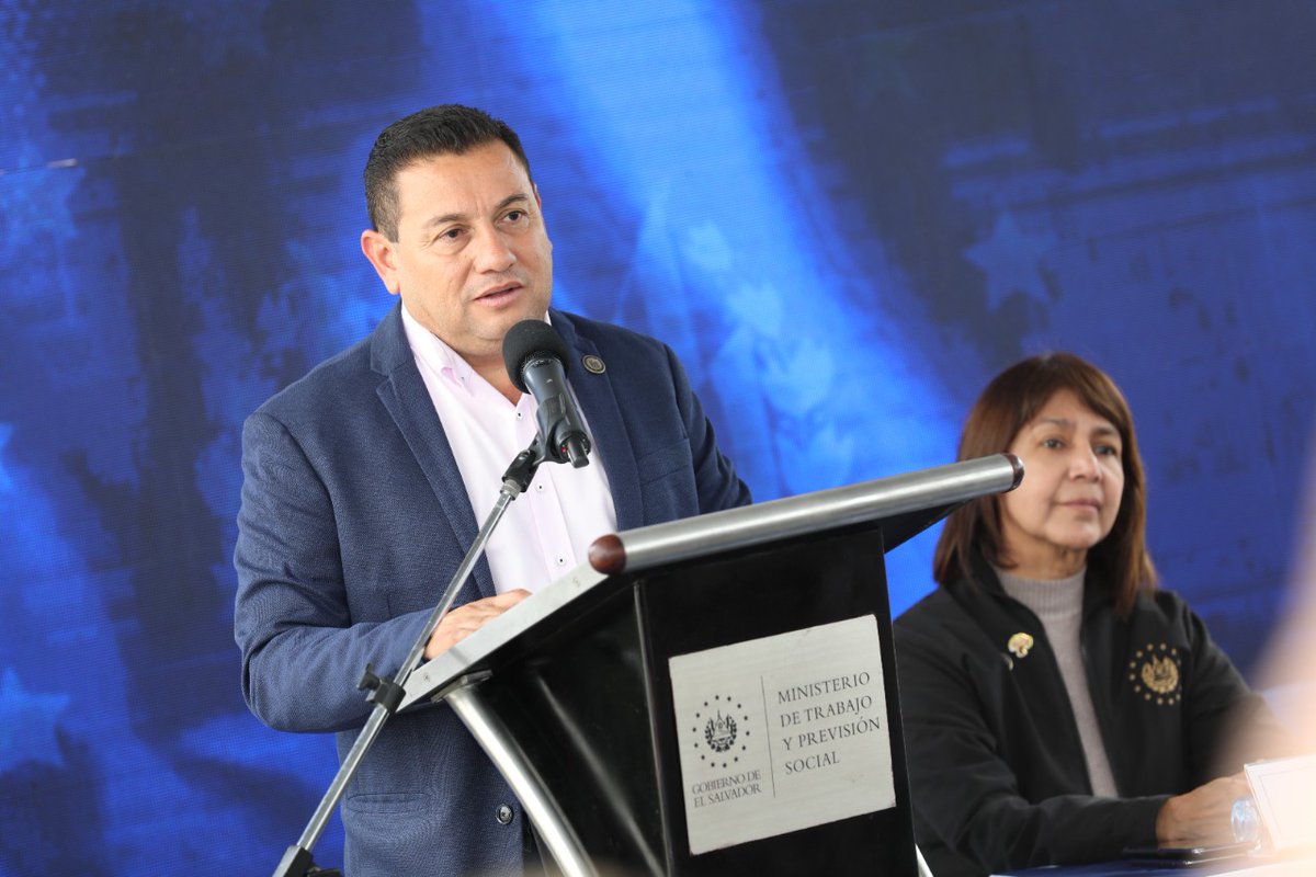 RolandoCastroSv's tweet photo. Este día hemos hecho la colocación de más de 500 personas con discapacidad en nuevos puestos de trabajo, a través del #ProgramaDeInserciónLaboral, estamos llevando más oportunidades laborales a personas que más lo necesitan, este es el nuevo Ministerio de Trabajo. https://t.co/RbBnI0BW8B