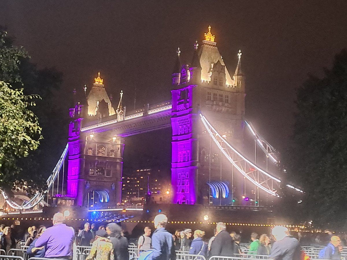 ON GUARD DUTY AT THE #GreatElizabethQueue Thurs night, the #LongestQueue in #British history! RIP #QueenElizabethII #LongLiveTheKing!