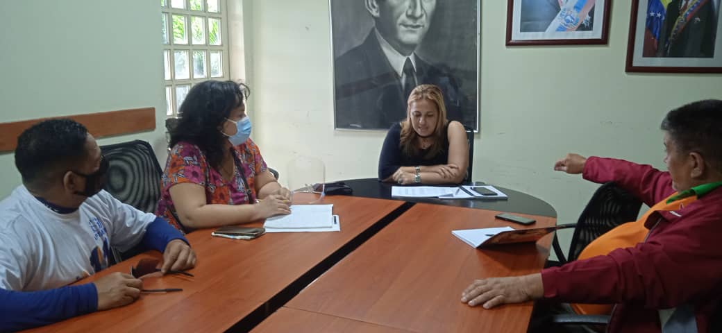 uptlara's tweet photo. #20Sept || Rectora @michellyvivas Vicerrectora Académica @olivapineda04 y el Director del #PNFD Dr. Walter Rodríguez se reunieron con el Prof. Dixon Alvarez de @idelaraoficial para evaluar la prosecución de los Entrenadores beneficiados por el convenio Uptaeb @gobiernodelara https://t.co/ZUeO2MrXRa