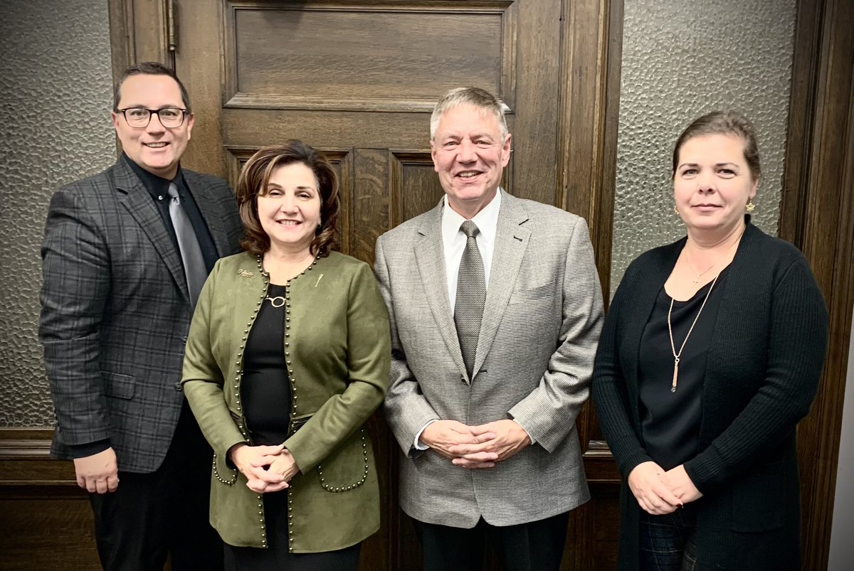 Our Board Chair and members of Division administration were grateful to have the opportunity to meet with the Minister of Education <a href="/AdrianaLaGrange/">Adriana LaGrange</a> today. #catholiceducation #gsacrd #gsacrdfaith