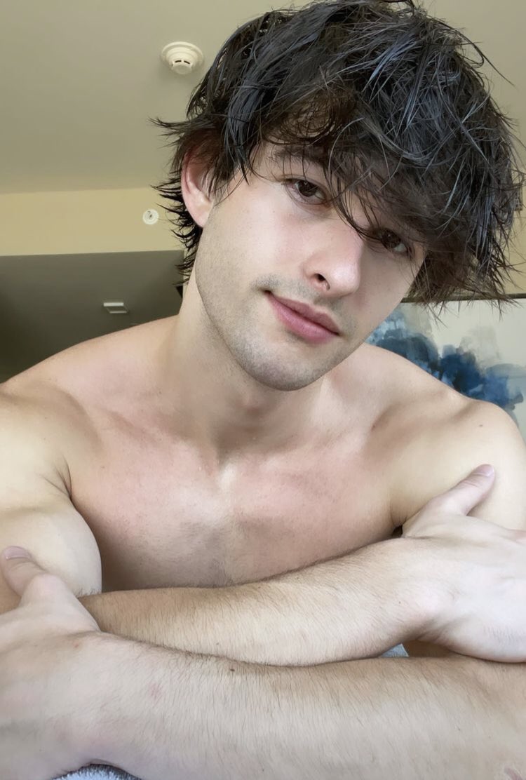 saymyname192 on X: The naughty kinky energy Darrell Jones gives off makes  my hole pulse for his alpha cock 🥵🍆 t.coRAOoFxiZY9  X